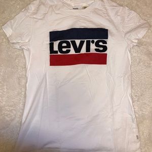 Levi’s White Graphic Tee